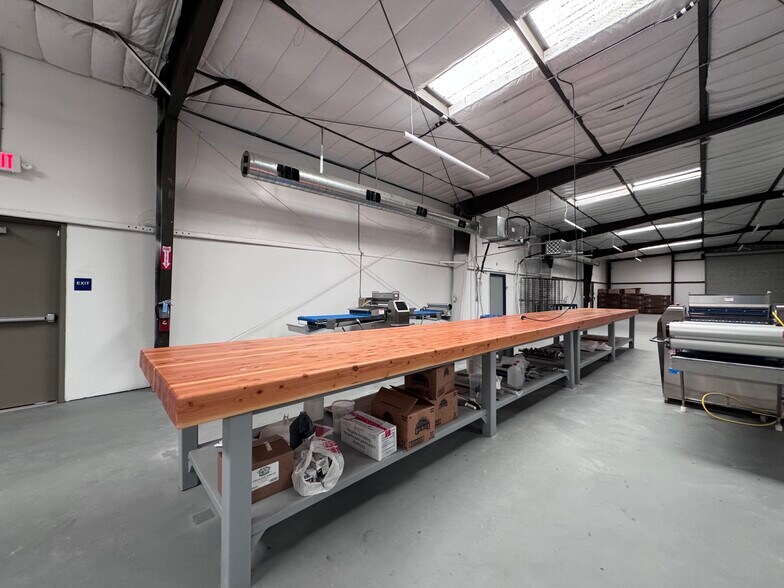 More Photos Of 814 Jackson St, Bakersfield Warehouse For Lease