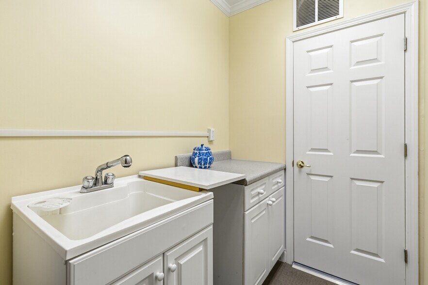 More Photos Of 100-126 Prospect Pl, Alpharetta Office For Sale