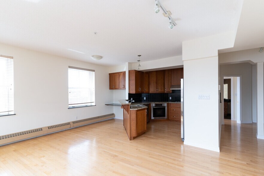 More Photos Of 10601 97th St NW, Edmonton Apartments For Sale