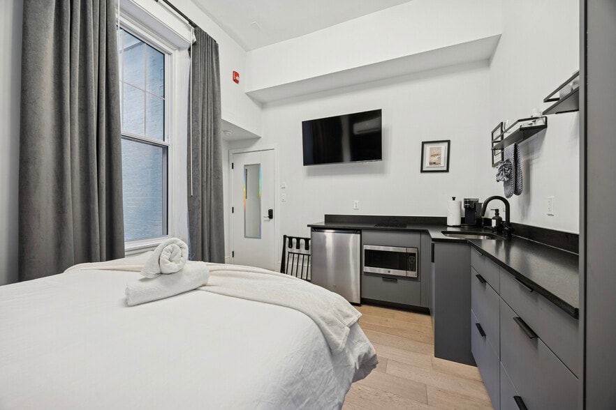 More Photos Of 1325 Spruce St, Philadelphia Hotel For Sale