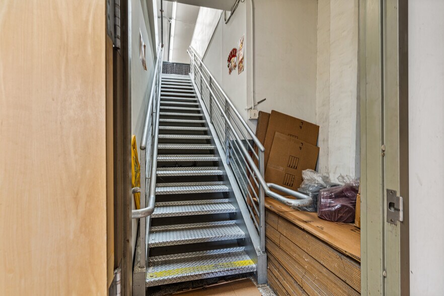 More Photos Of 1118-1120 Howard St, San Francisco Office For Sale