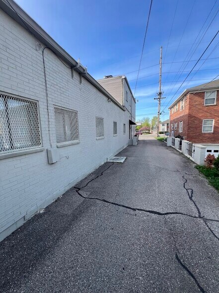 More Photos Of 504 E Dorothy Ln, Dayton Storefront Retail Residential For Sale