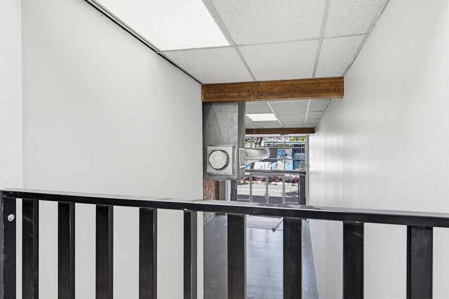 More Photos Of 828 Pico Blvd, Santa Monica Storefront For Lease
