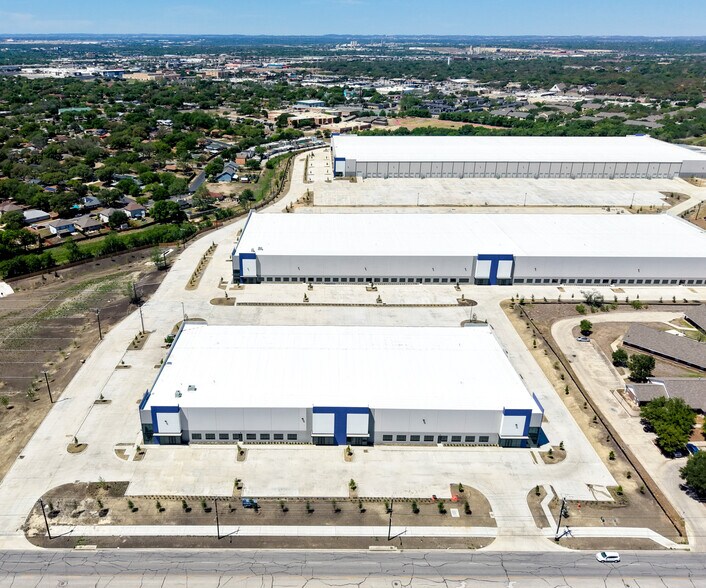 More Photos Of 5327 Eisenhauer Rd, San Antonio Unknown For Lease