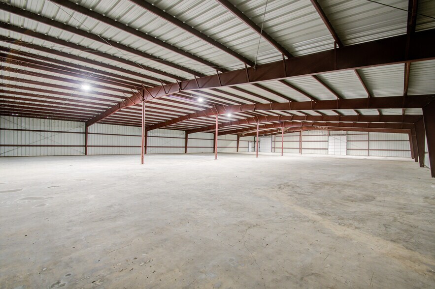 More Photos Of 7002 Bissell Rd, Manvel Manufacturing For Lease