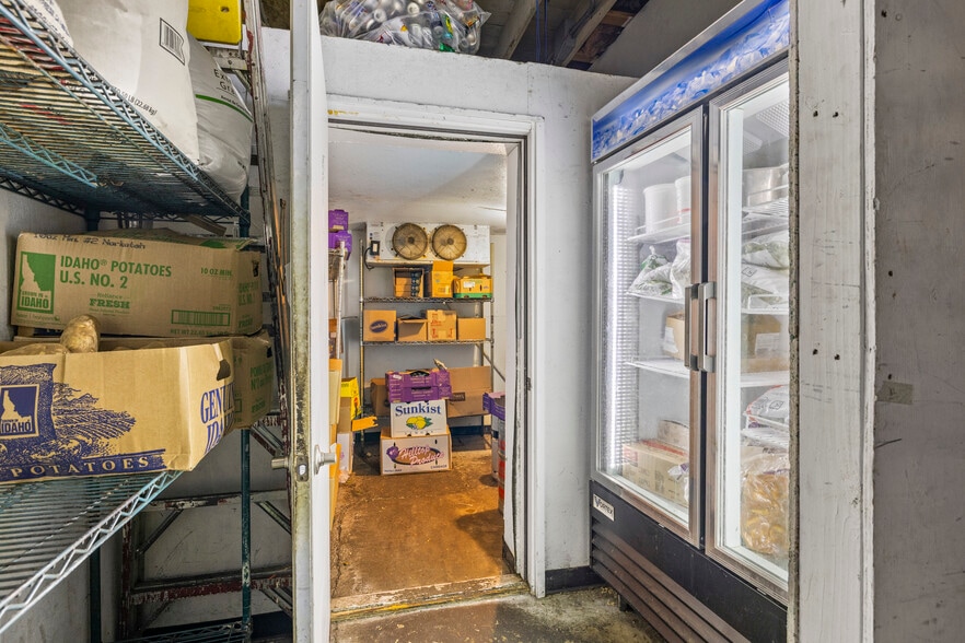 More Photos Of 234 SW 5th St, Grants Pass Restaurant For Sale