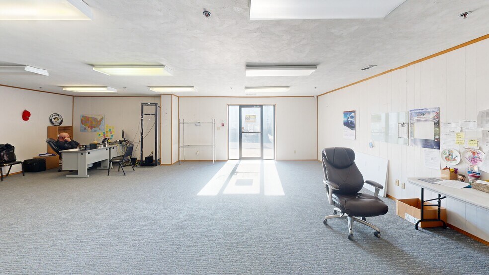 More Photos Of 551 N 13th St, Rogers Warehouse For Lease