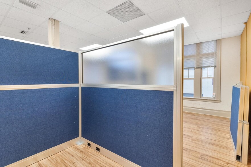 More Photos Of 410 W Main St, Leesburg Office For Lease