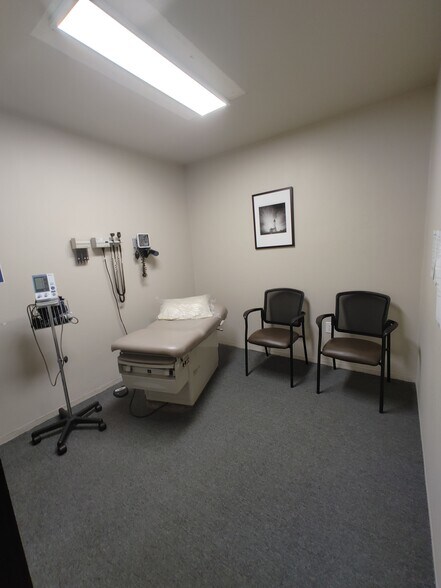 More Photos Of 1842 Noriega St, San Francisco Storefront Retail Office For Lease