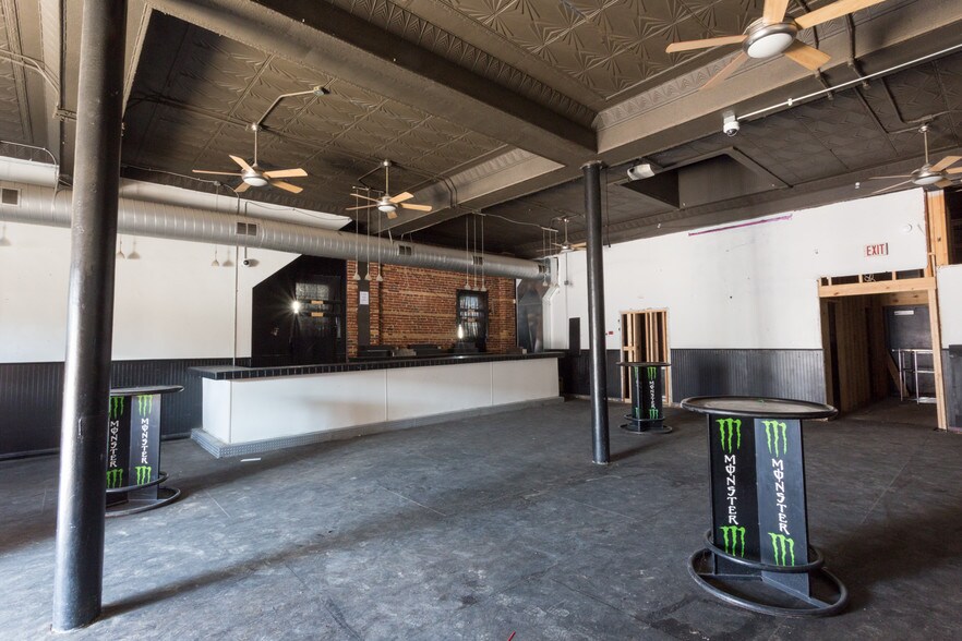 More Photos Of 3221-3225 Olive St, Saint Louis Bar For Lease