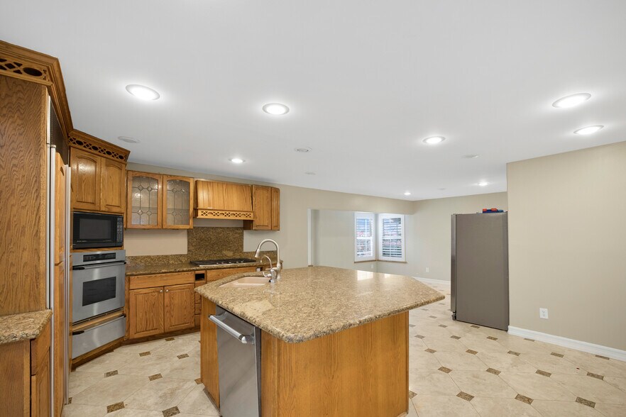 More Photos Of 801 W Whittier Blvd, La Habra Storefront Retail Residential For Sale