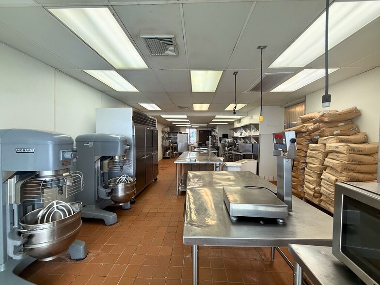 More Photos Of 422 N La Cienega Blvd, West Hollywood Storefront For Lease