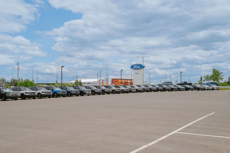 More Photos Of 105 Laurell Rd, Gander Showroom For Sale