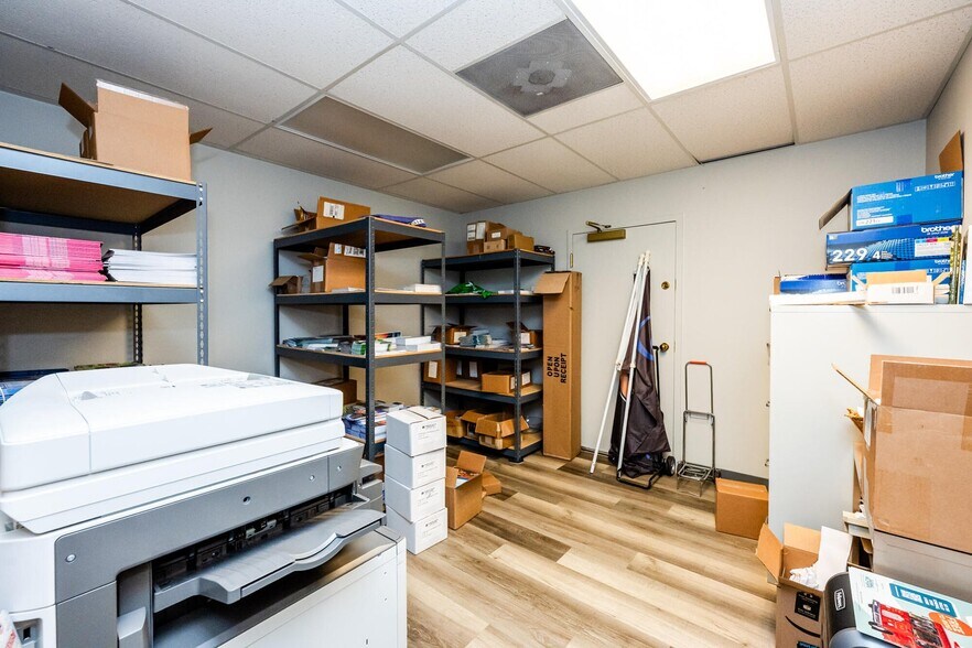 More Photos Of 2300 Pipestone Rd, Benton Harbor Office For Sale