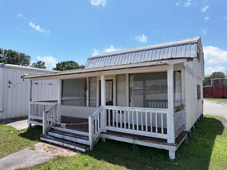 More Photos Of 1440 Gulfway Dr, Winnie Showroom For Sale