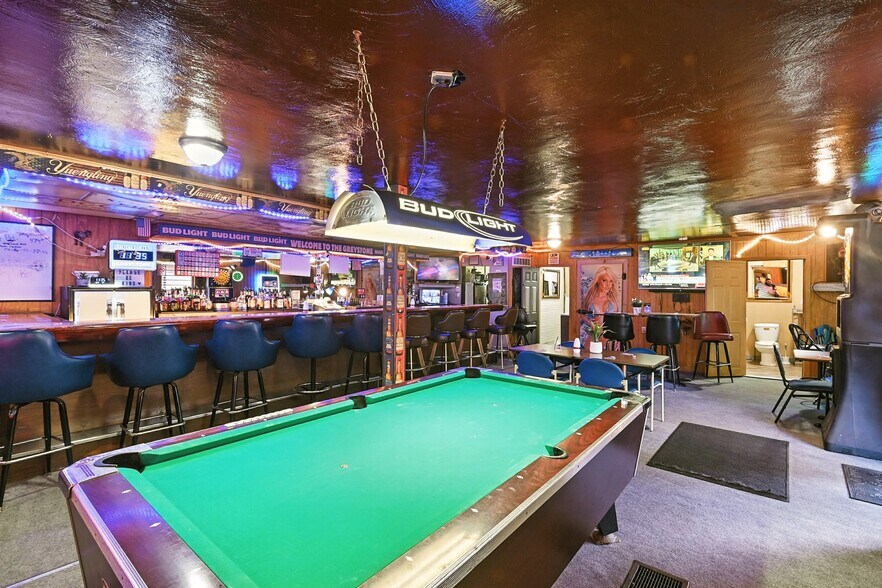 More Photos Of 451 Grace St, Mansfield Bar For Sale