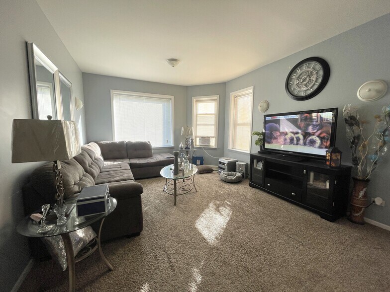 More Photos Of 7932 S Saint Lawrence Ave, Chicago Apartments For Sale