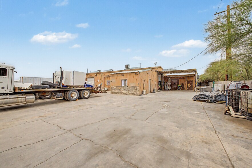 More Photos Of 3050 W 4th Ave, Apache Junction Warehouse For Lease