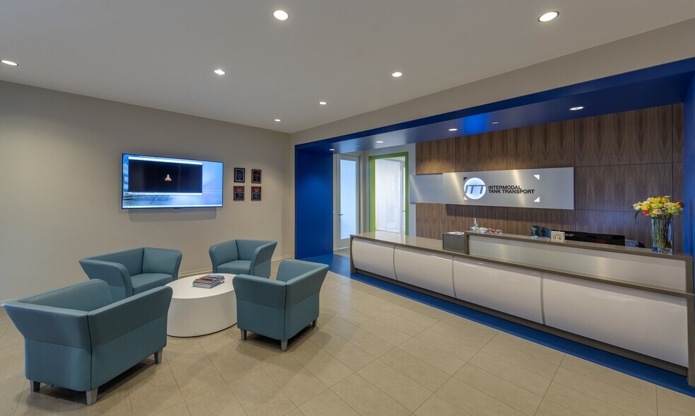 More Photos Of 10720 W Sam Houston Pky N, Houston Office For Lease