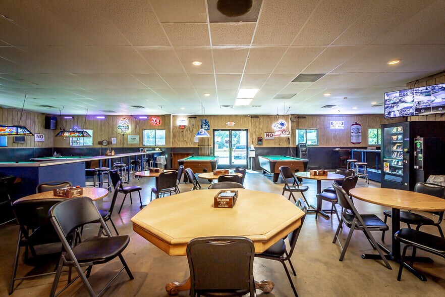 More Photos Of 3501 Park Plaza Rd, Paducah Bar For Sale