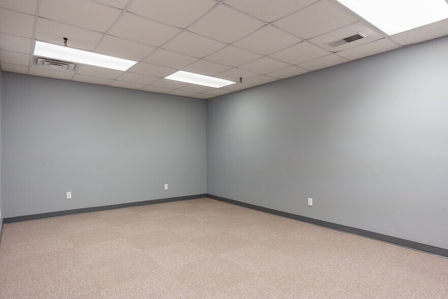 More Photos Of 3944 Auburn St, Rockford Industrial For Sale