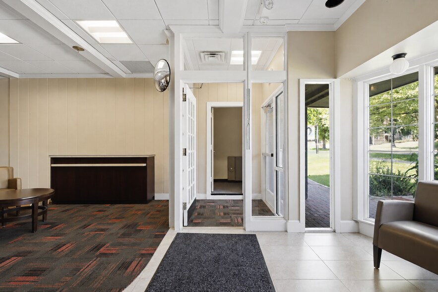 More Photos Of 56 Westchester Ave, Pound Ridge Freestanding For Lease