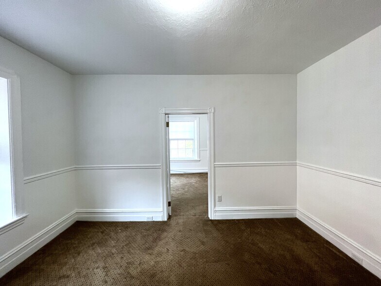 More Photos Of 15 Market Sq, Manheim Office Residential For Sale