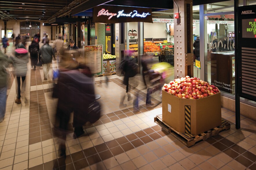 More Photos Of 100-118 N Canal St, Chicago Storefront For Lease