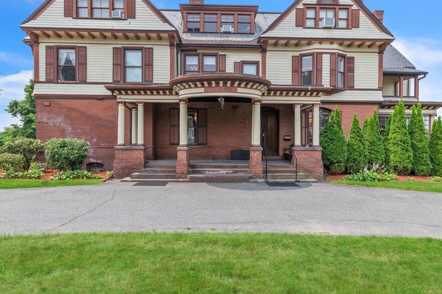More Photos Of 270 Maple St, Springfield Hospitality For Sale