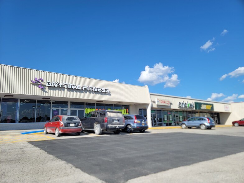 More Photos Of 1510-1532 Highway 59 N, Bowie Unknown For Lease