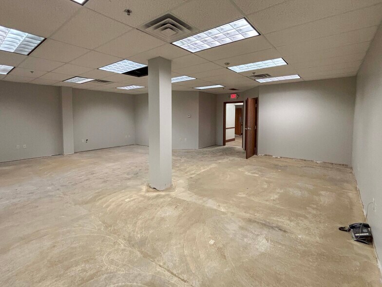 More Photos Of 5900 Pennsylvania Ave, Maple Heights Distribution For Lease