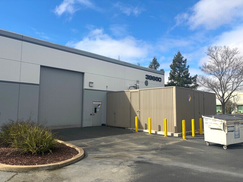 More Photos Of 39660-39684 Eureka Dr, Newark Light Manufacturing For Lease