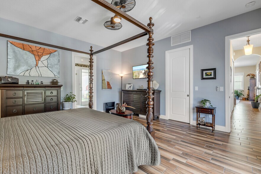 More Photos Of 136 Julia St, New Smyrna Beach Flex For Sale