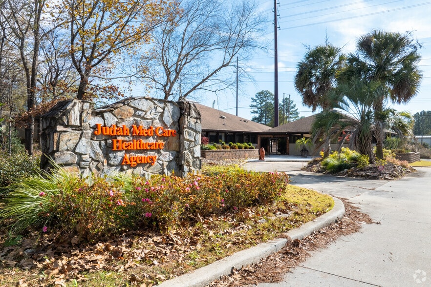 More Photos Of 2 Woodcross Dr, Columbia Medical For Sale