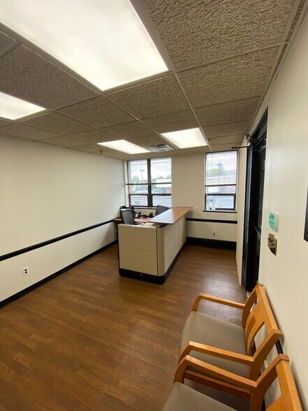 More Photos Of 22 Jericho Tpke, Mineola Medical For Lease