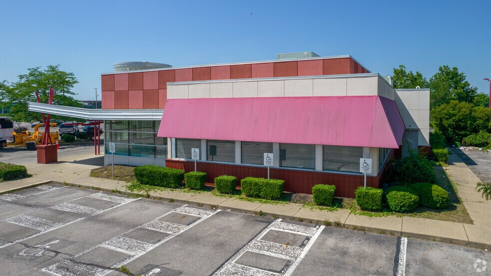 More Photos Of 2375 Silver Dr, Columbus Restaurant For Lease