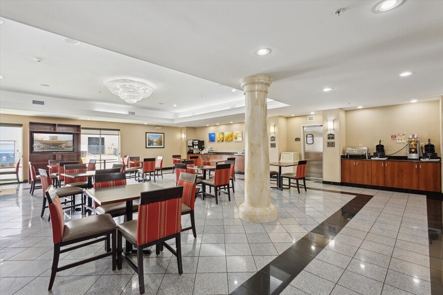 More Photos Of 2750 Fortune Cir W, Indianapolis Hotel For Sale