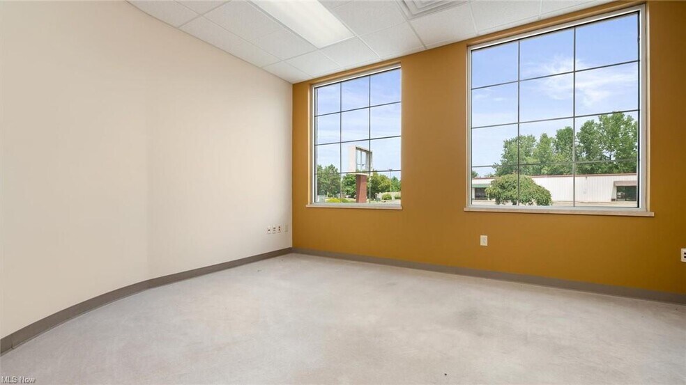 More Photos Of 61246 Southgate Rd, Cambridge Medical For Sale