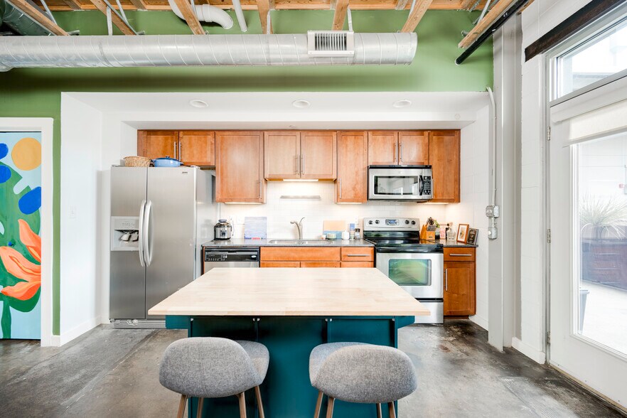 More Photos Of 1305 E 6th St, Austin Office For Lease