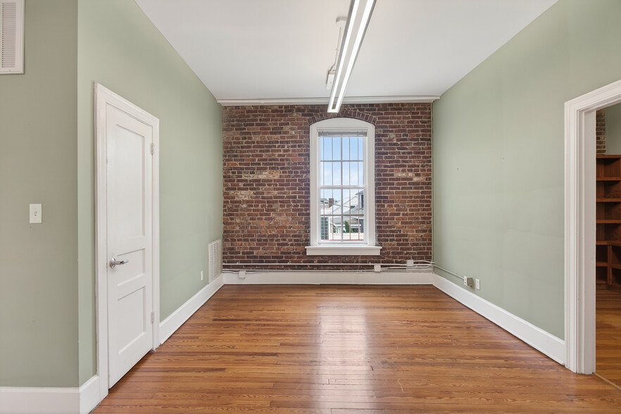 More Photos Of 2301 12th Ave, Nashville Storefront Retail Office For Lease