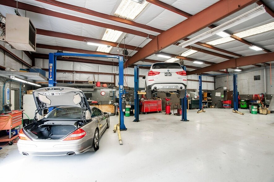 Primary Photo Of 648 W Coolidge St, Phoenix Auto Repair For Sale