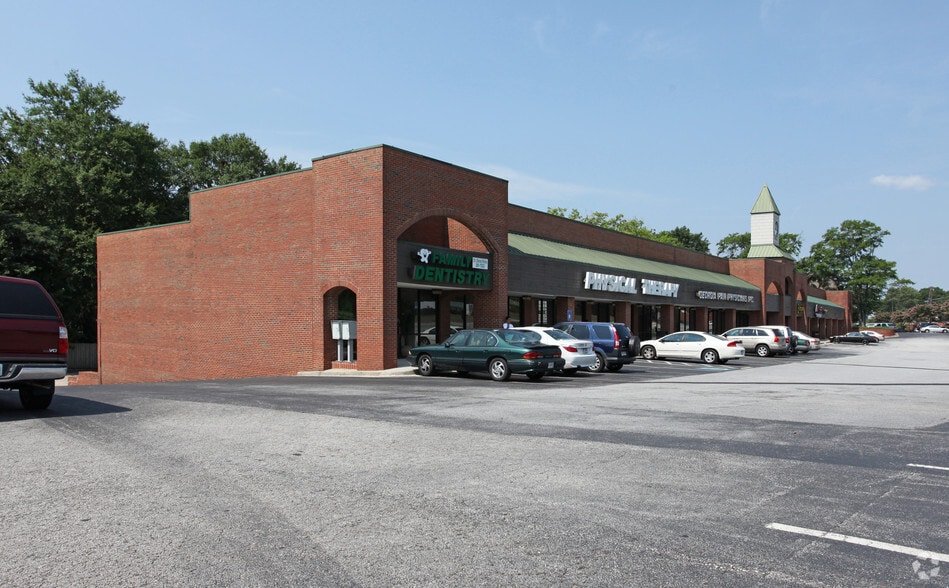 More Photos Of 526 Forest Pky, Forest Park Unknown For Lease