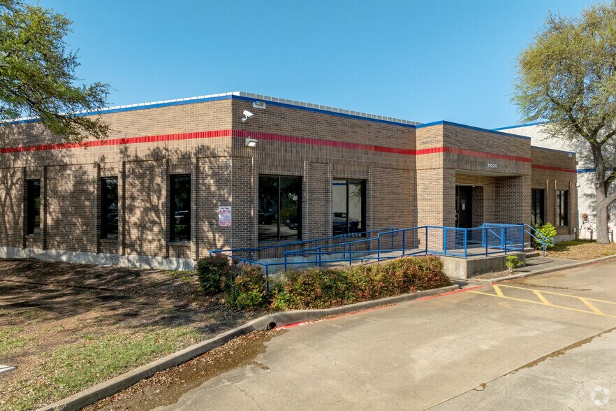 Primary Photo Of 11221 Pagemill Rd, Dallas Warehouse For Sale
