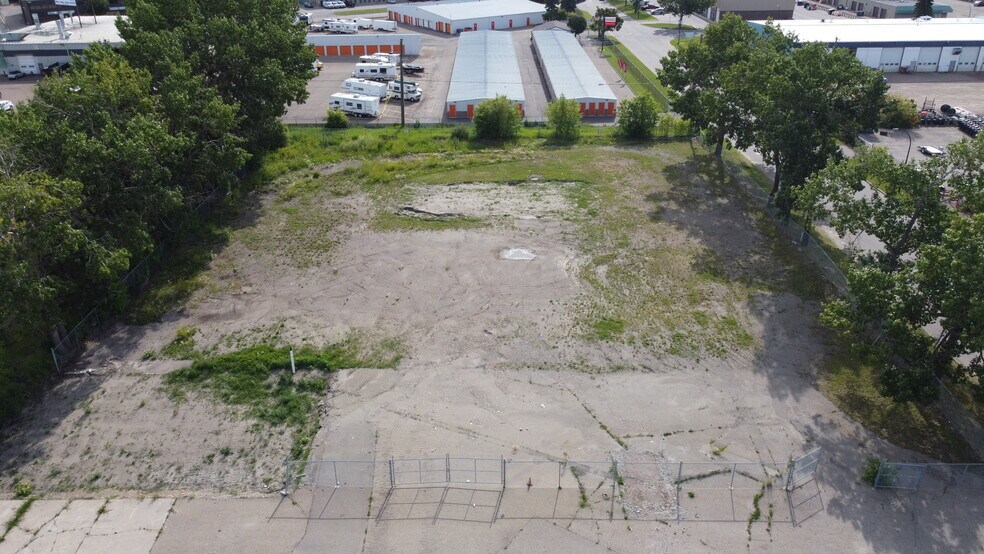 More Photos Of 7905 50 Ave, Red Deer Land For Sale