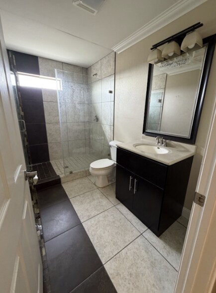 More Photos Of 1005 Main St, Gladstone Apartments For Sale