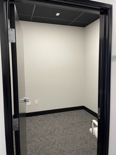 More Photos Of 3700 S Hualapai Way, Las Vegas General Retail For Lease