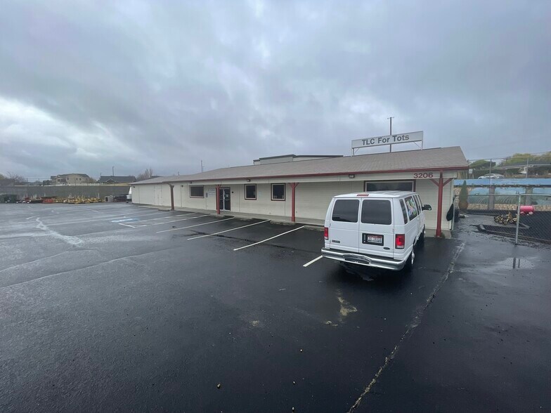 More Photos Of 3202 12th Avenue Rd, Nampa Light Distribution For Sale