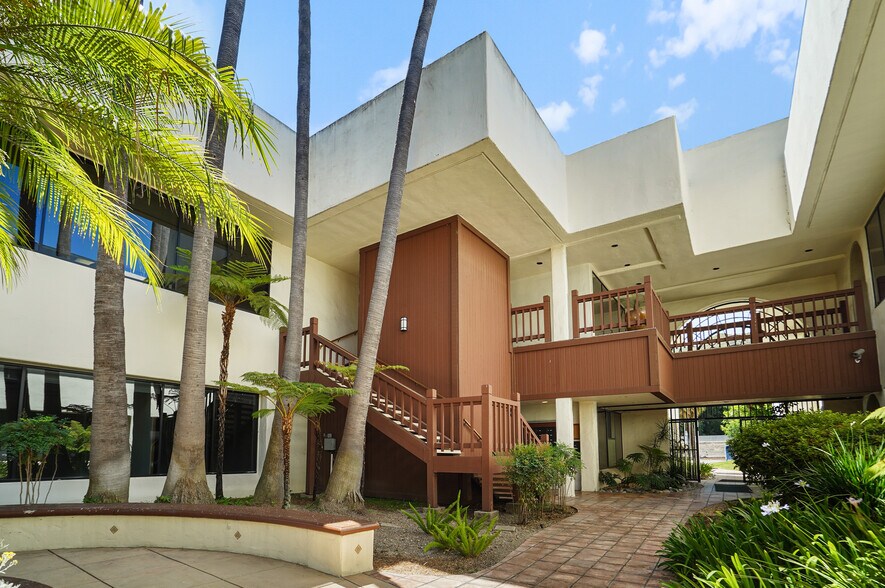 More Photos Of 30423 Canwood St, Agoura Hills Office For Sale