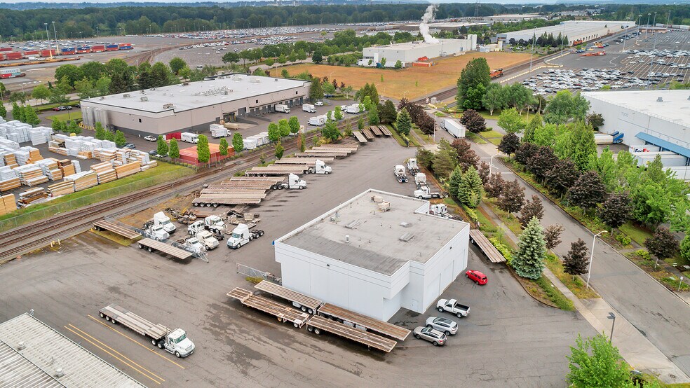 More Photos Of 7025 N Leadbetter Rd, Portland Service For Lease