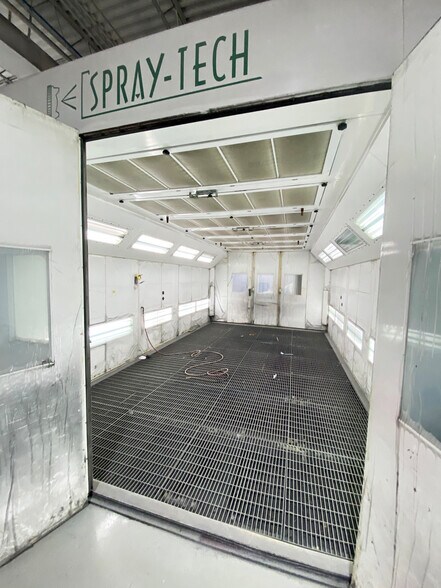 More Photos Of 3212 S Nordic Rd, Mount Prospect Manufacturing For Sale